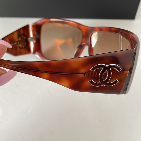 Authentic Chanel Sunglasses. - Picture 12 of 15